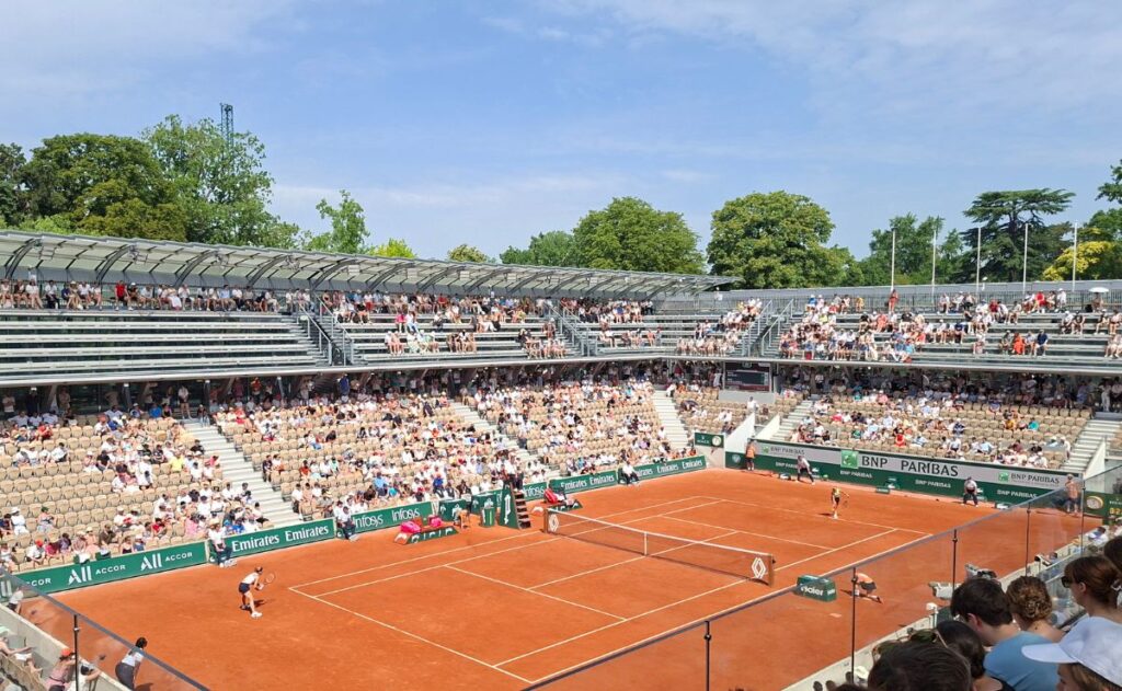 court de roland garros sous une chaleur ecrasante