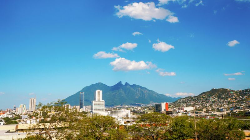 Vue sur la ville de Monterrey et ses montagnes