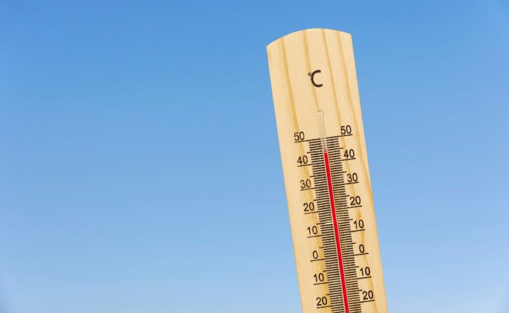 thermomètre indiquant une chaleur supérieure à 40 degrés